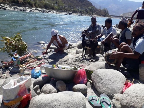 रामेछापका माझी समुदायले गरे लदी पूजा समापन आज