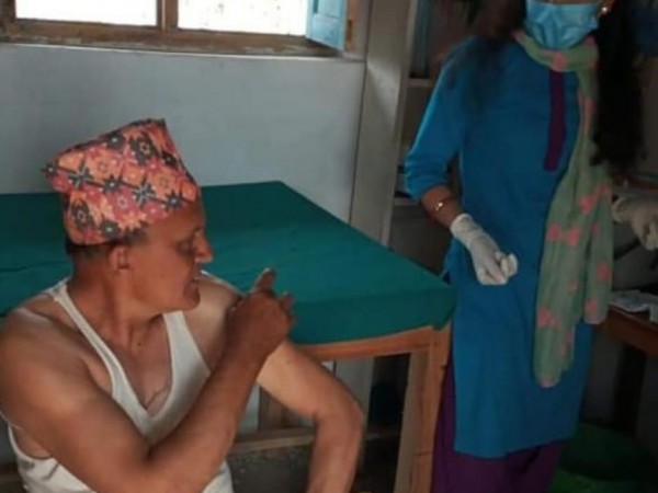 गोठगाउँमा कोरोना विरुद्धको खोप 