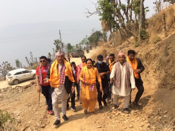 मन्त्री ढुंगेलले गरे रामेछापभित्र भइरहेका विकास निर्माणको अनुमगन 