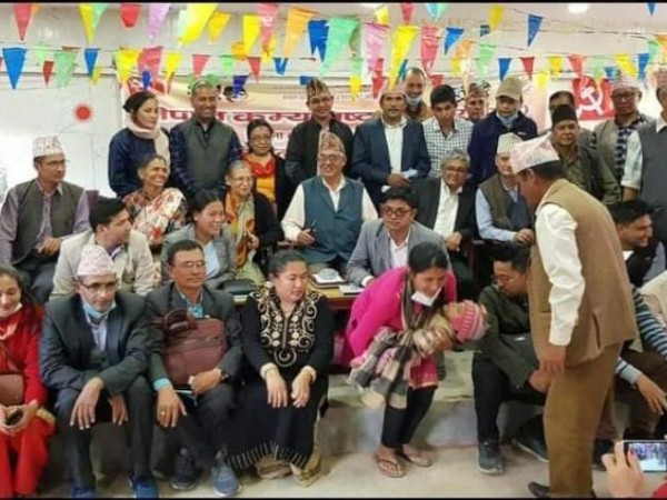 पार्टी निर्देशन विपरीत समानान्तर भेला