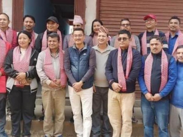 एमाले रामेछाप: उद्योग वाणिज्य संघको निर्वाचनका लागि  आफ्नो पार्टीमा आस्था राख्ने उम्मेदवार सार्वजनिक गर्यो 