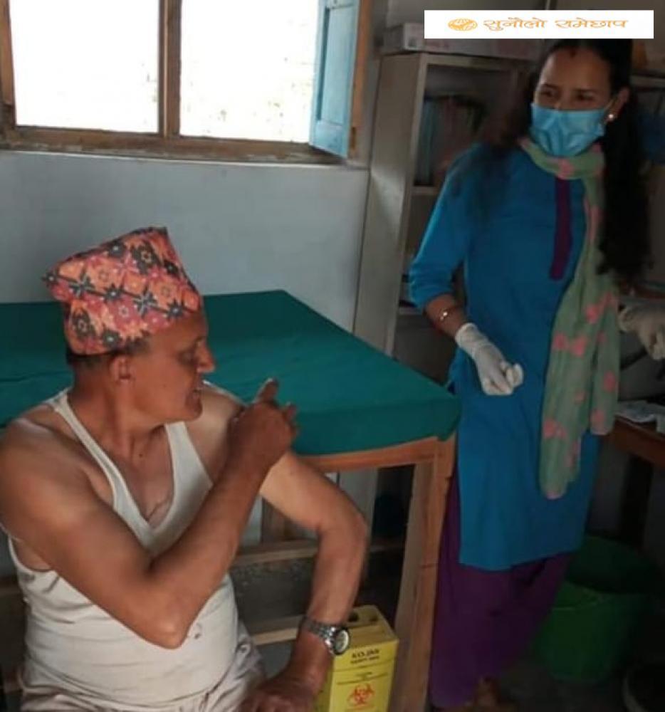 गोठगाउँमा कोरोना विरुद्धको खोप 