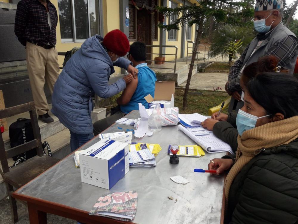 रामेछापमा कोरोना विरुद्धको पुर्ण खोप लगाउनेको संख्या ९७ हजार नाग्यो