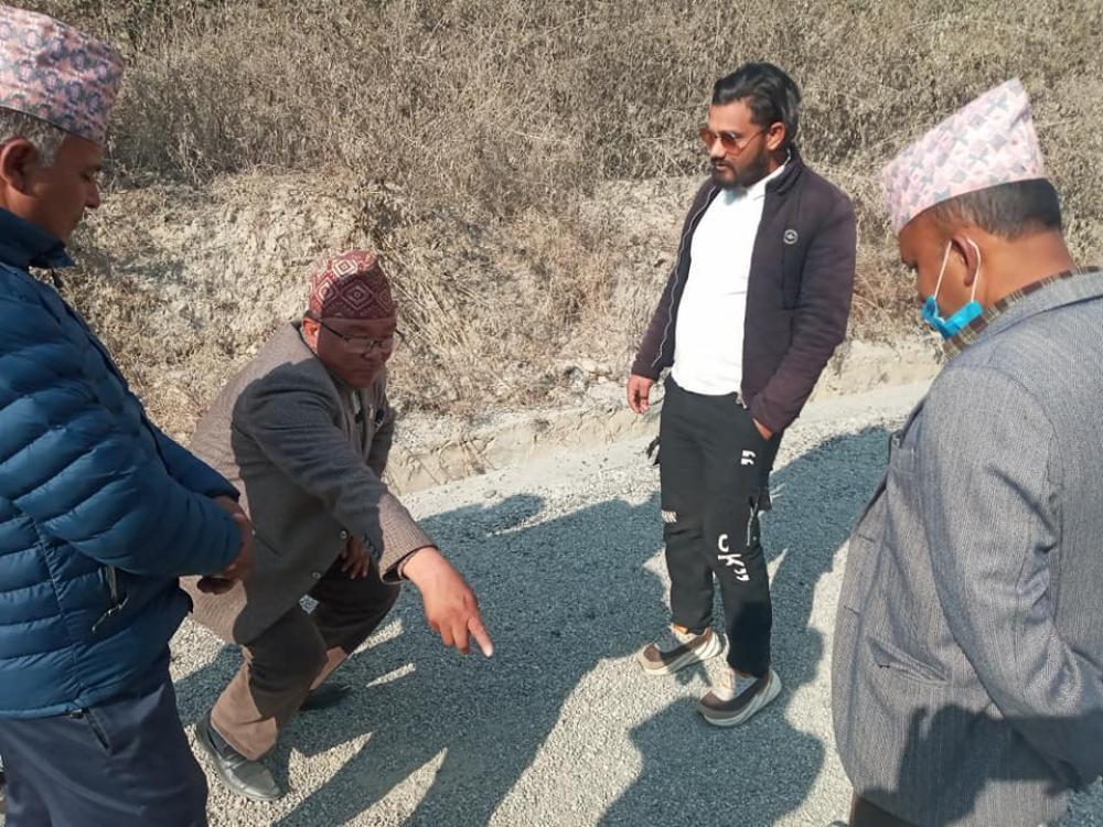 सित्खा–गोगनपानी सडक निर्माणमा गुणस्तरहिन सामाग्री प्रयोग